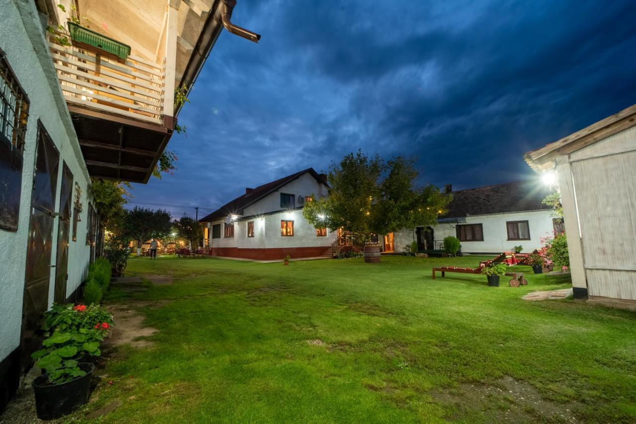 Domacinstvo Cikic Zasavica Exterior foto